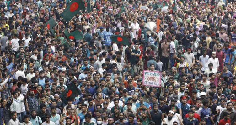 প্রধানমন্ত্রীর জরুরি বৈঠক, আন্দোলনের সমন্বয়কদের সঙ্গে বসতে চায় আ.লীগ