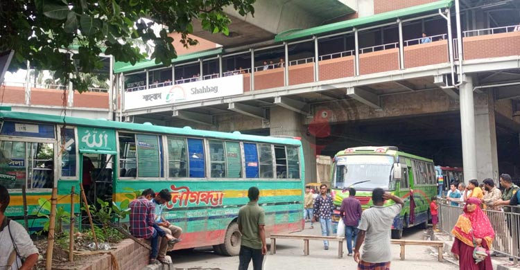 অবরোধে শাহবাগে ৩ ঘণ্টা যান চলাচল বন্ধ, চরম ভোগান্তি
