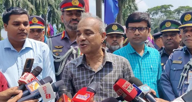 ট্রাফিক নিয়ন্ত্রণ ও চাঁদাবাজি বন্ধে ডিএমপিকে স্বরাষ্ট্র উপদেষ্টার নির্দেশনা