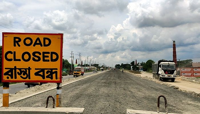 ভারতীয় ঠিকাদার চলে গেছে, বন্ধ প্রকল্পের কাজ