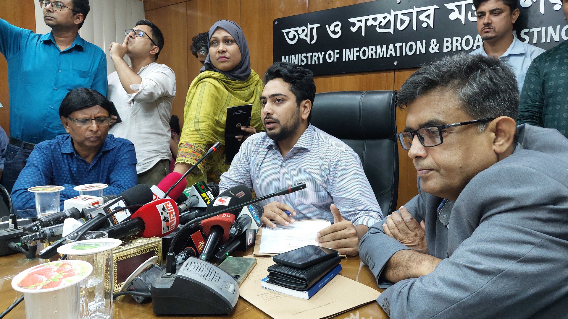 গণহত্যায় উস্কানিদাতা কবি ও সাংবাদিকরাও বিচারের আওতায় আসবে
