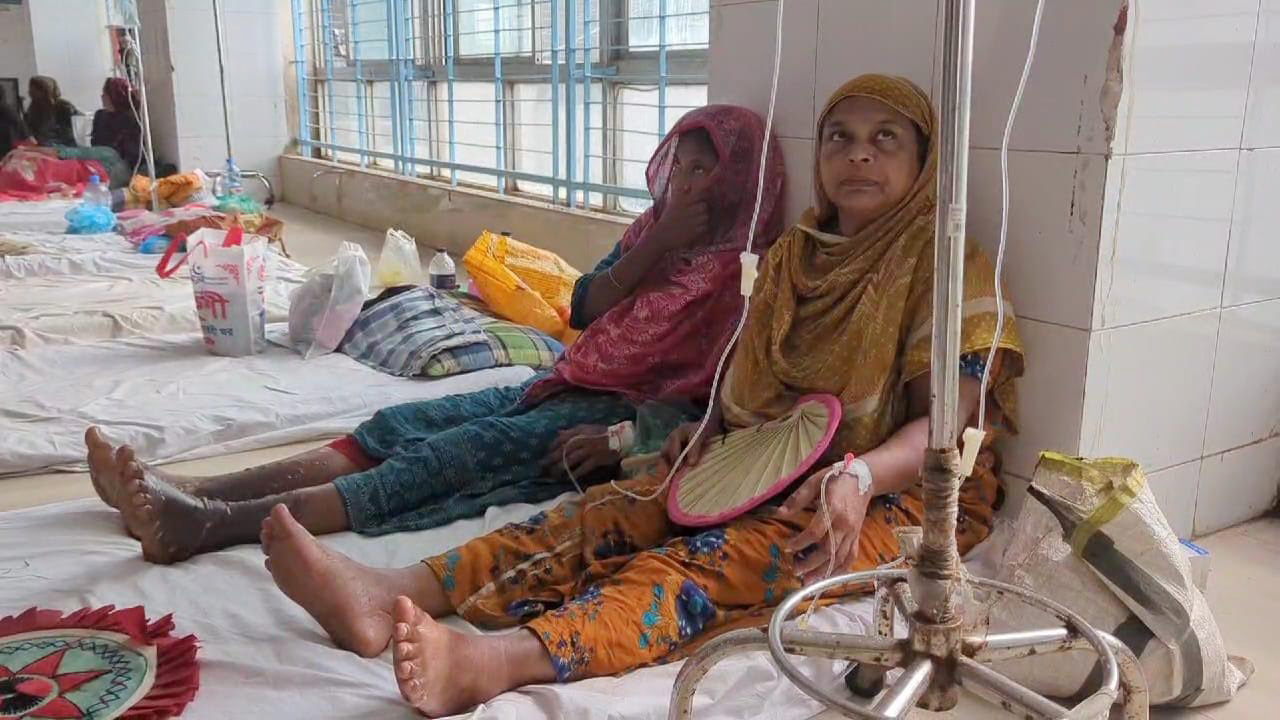 গাজীপুরে গ্যাসবাহী গাড়িতে বিস্ফোরণে তিন নারী দগ্ধ