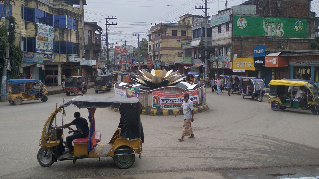 চলছে ৭২ ঘণ্টার অবরোধ, খাগড়াছড়িতে গাড়ি চলাচল সীমিত