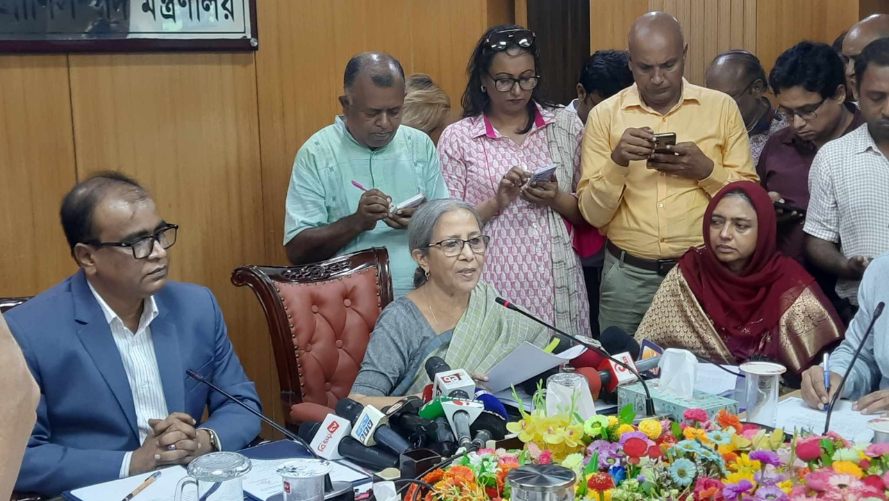 ইলিশ রপ্তানি বন্ধের দায়িত্ব আমার না: উপদেষ্টা ফরিদা