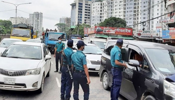 কেবলমাত্র ঢাকায় একদিনে ট্রাফিক আইনে ১২শ মামলা