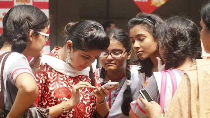 মঙ্গলবার এইচএসসির ফল: ঘরে বসেই যেভাবে জানা যাবে