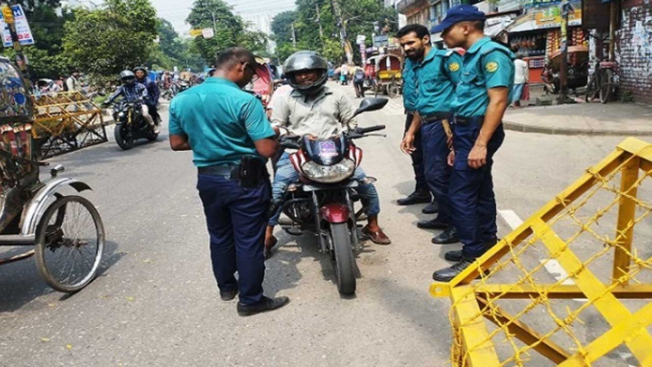 রাজধানীতে ট্রাফিক আইন লঙ্ঘনে জরিমানা ৭৯ লাখ টাকা