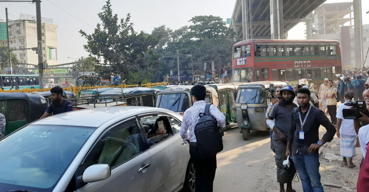 ৬ ঘণ্টা পর মহাখালীতে যানচলাচল শুরু