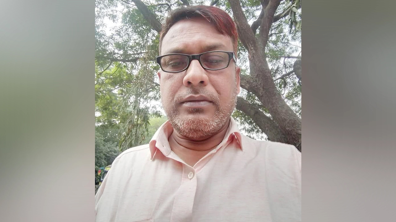 ট্রাকের চাকায় দুই পা হারালেন সাংবাদিক মিজান