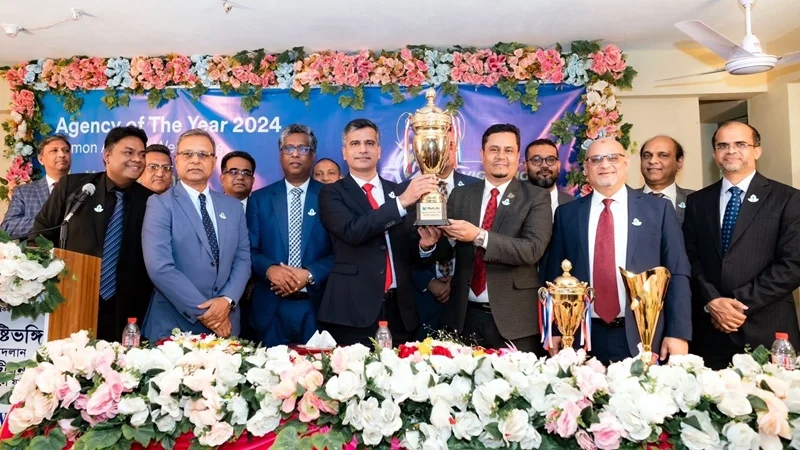 মেটলাইফের বর্ষসেরা এজেন্সি নোয়াখালীর ‘সুমন এজেন্সি’