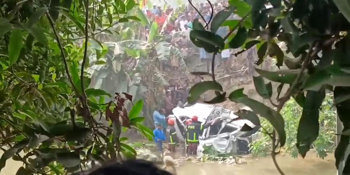 ফরিদপুরে ট্রেনের ধাক্কায় মাইক্রোবাসের ৫ যাত্রী নিহত