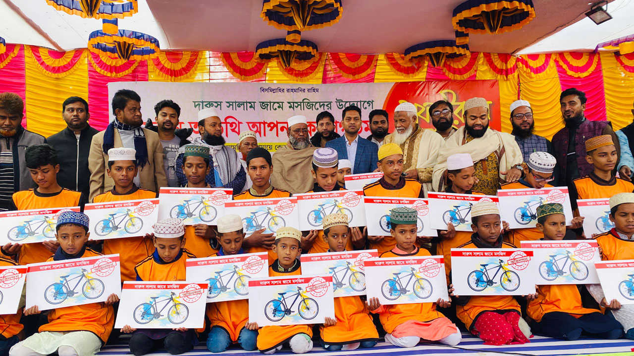টানা ৪১ দিন জামাতে নামাজ পড়ে বাইসাইকেল পেল ২৫ শিশু-কিশোর