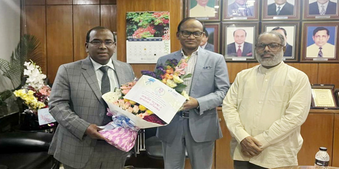 বিআইএর প্রেসিডেন্টকে জেনিথ ইসলামী লাইফের সিইওর ফুলেল শুভেচ্ছা
