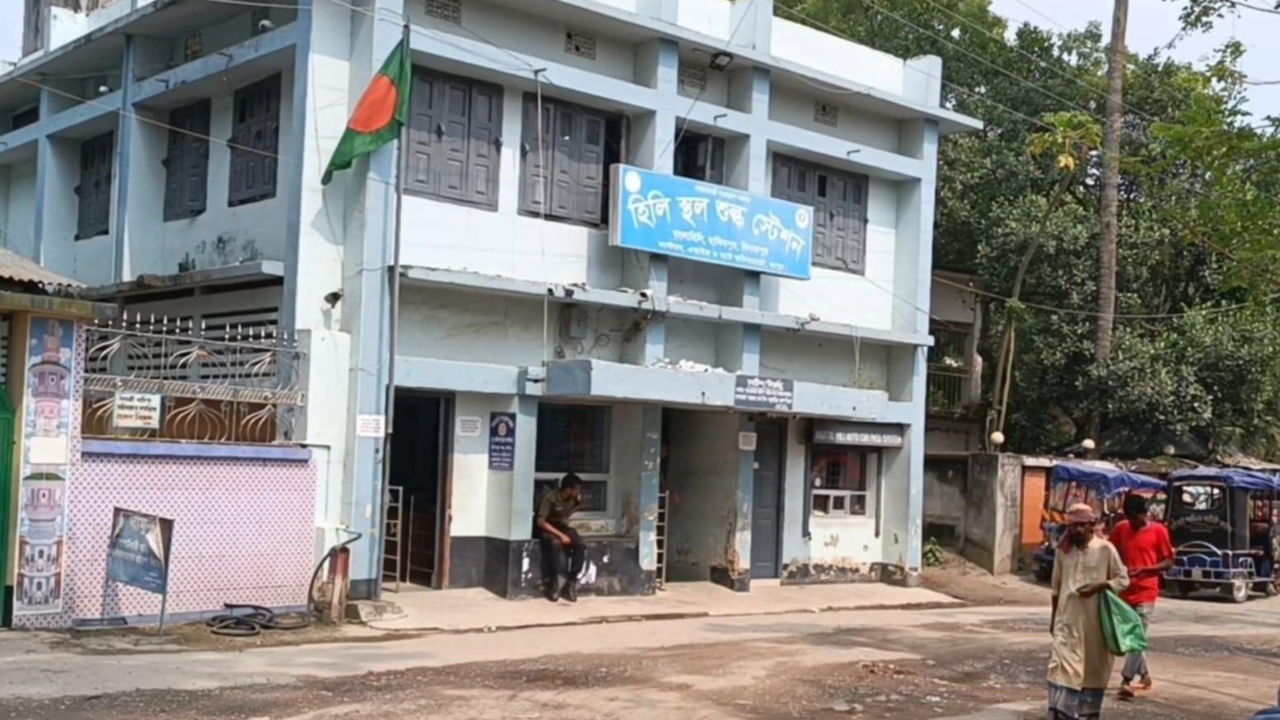 হিলিতে আমদানি-রপ্তানি বন্ধ