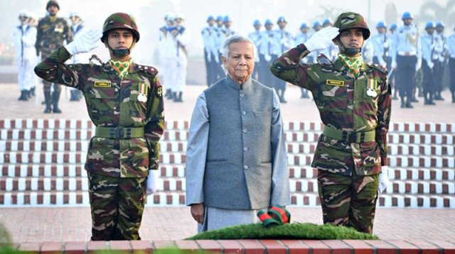 স্মৃতিসৌধে প্রধান উপদেষ্টার শ্রদ্ধা