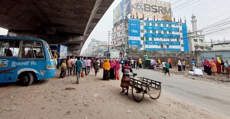 কারখানা বন্ধের প্রতিবাদে গাজীপুরে মহাসড়ক অবরোধ