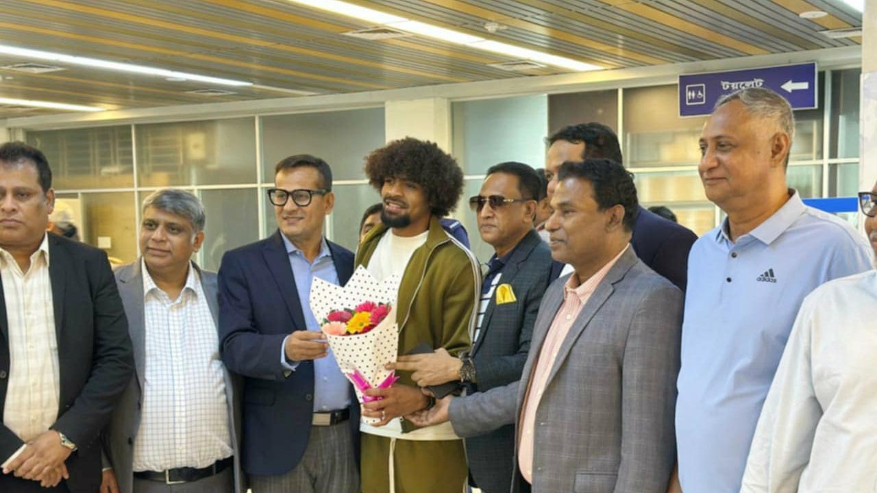 ইনশাআল্লা আমরা উইন করমু: সিলেট বিমানবন্দরে হামজা
