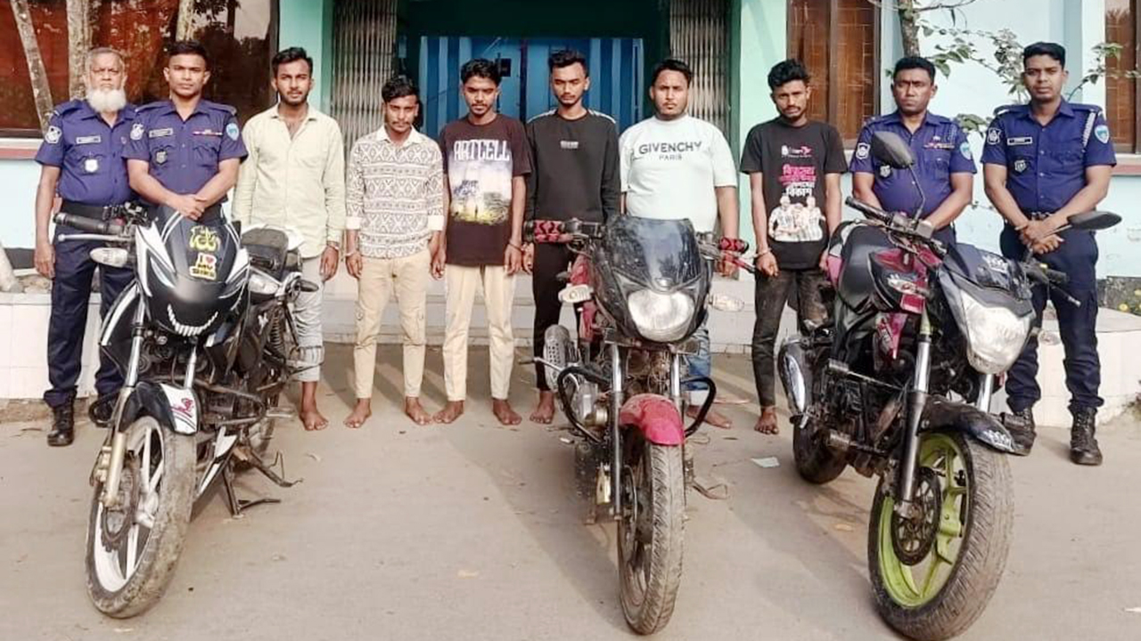 অনলাইনে বাইক বিক্রির বিজ্ঞাপন দিয়ে ক্রেতাদের সব হাতিয়ে নিতেন তারা
