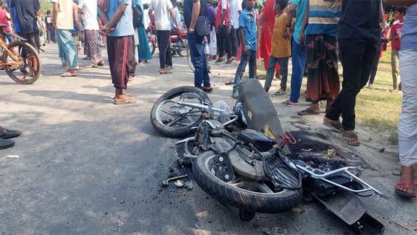 কুষ্টিয়ায় বাসচাপায় ২ মোটরসাইকেল আরোহী নিহত, মহাসড়ক অবরোধ