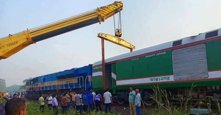 ঈশ্বরদীতে পঞ্চগড় এক্সপ্রেস লাইনচ্যুত, তিন ঘণ্টা বন্ধ ট্রেন চলাচল