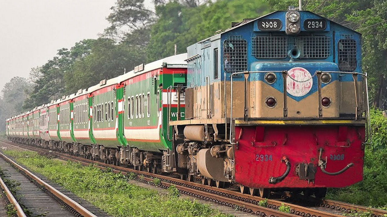 রাজধানীতে ট্রেনের ধাক্কায় নিহত ২