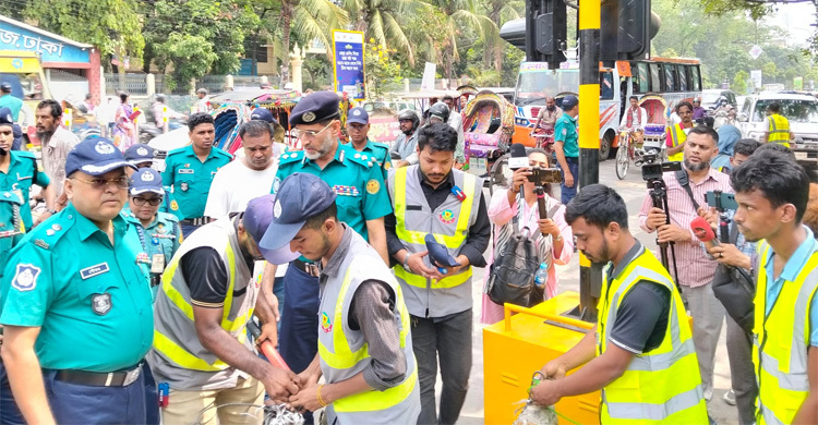 পথচারী পারাপারে শিগগির ৪ পয়েন্টে সিগন্যাল লাইট চালু