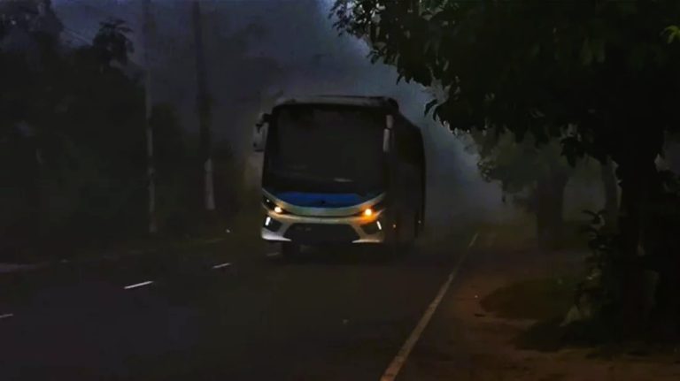 রাতের মহাসড়ক: ভাড়ায় খাটছে ডাকাতরা