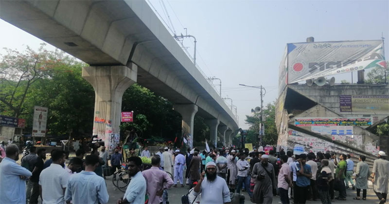 শাহবাগে দ্বিতীয় দিনের মতো চলছে ছাত্র-জনতার বিক্ষোভ, যানজট