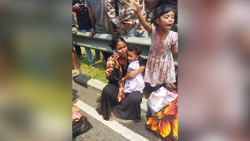 এক্সপ্রেসওয়েতে অ্যাম্বুলেন্সকে বাসের ধাক্কায় একই পরিবারের ৫ জন নিহত