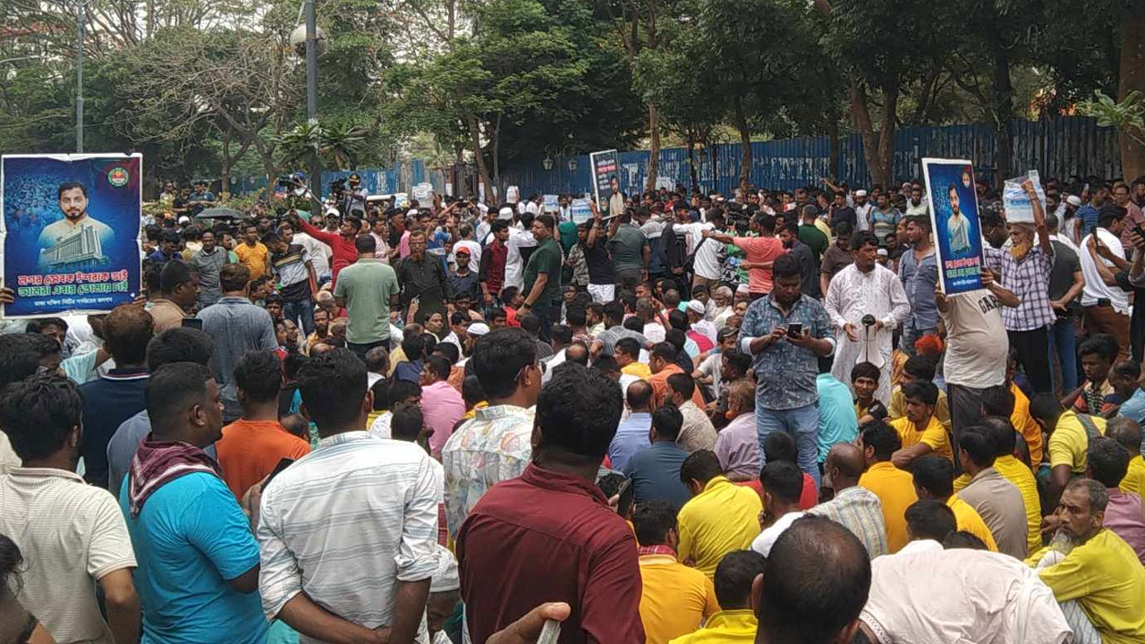 ইশরাককে মেয়র পদে বসানোর দাবি, আজও সড়ক বন্ধ