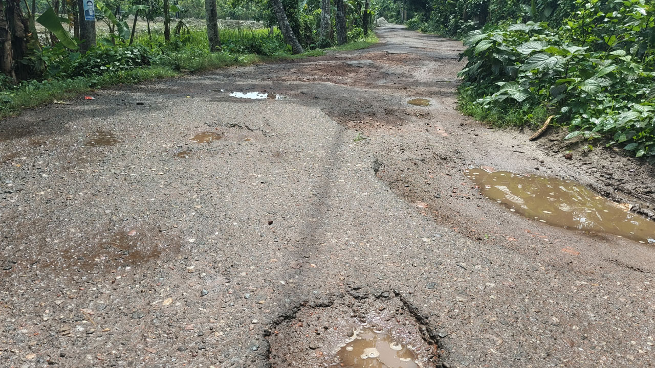 ঝালকাঠির ৯ কিলোমিটার সড়কের বেহাল দশা, চলাচলে ভোগান্তি