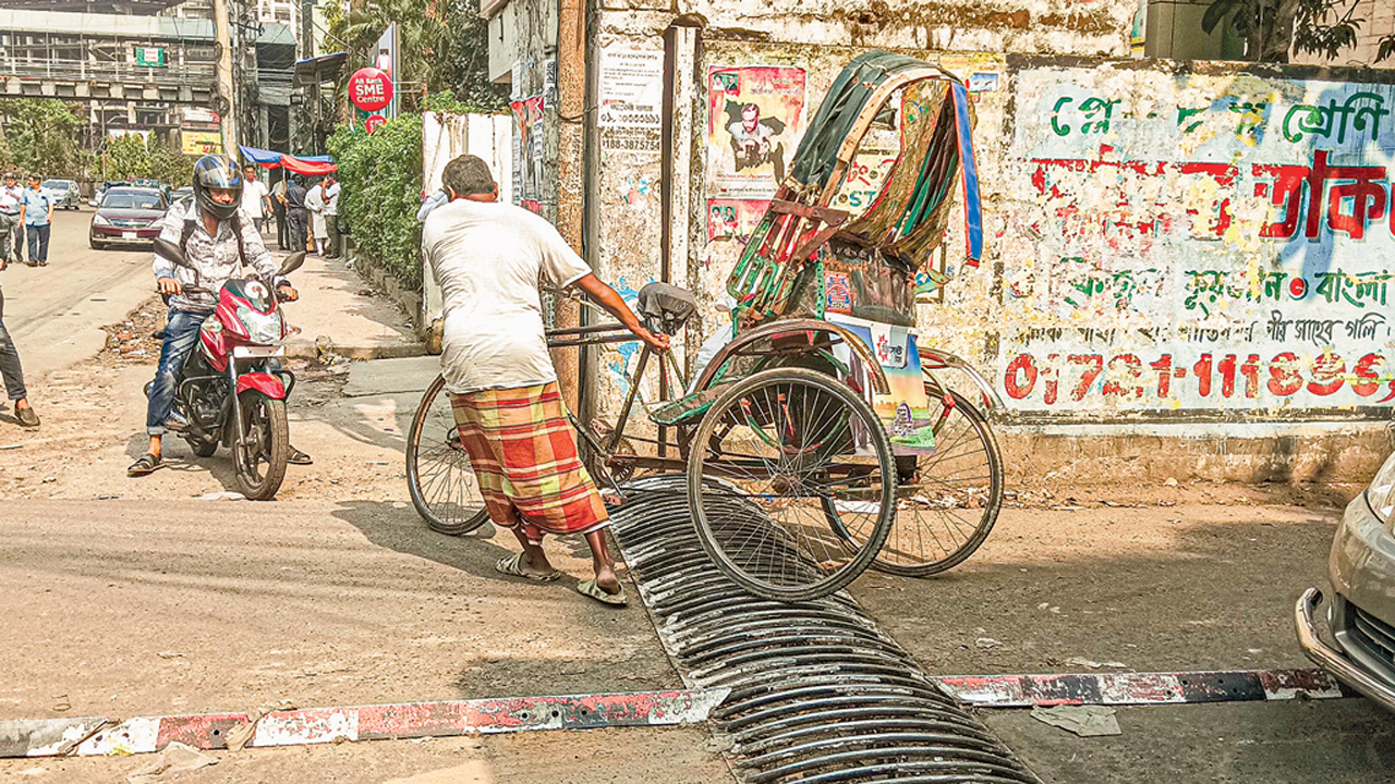 অকার্যকর ‘ট্র্যাপার’ : বাড়ছে নগরবাসীর ভোগান্তি