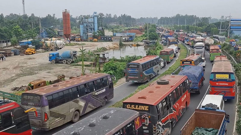 ঢাকা-রংপুর মহাসড়ক: প্রশস্ত সড়কের সুফল সরু যমুনা সেতুতে এসে বিলীন