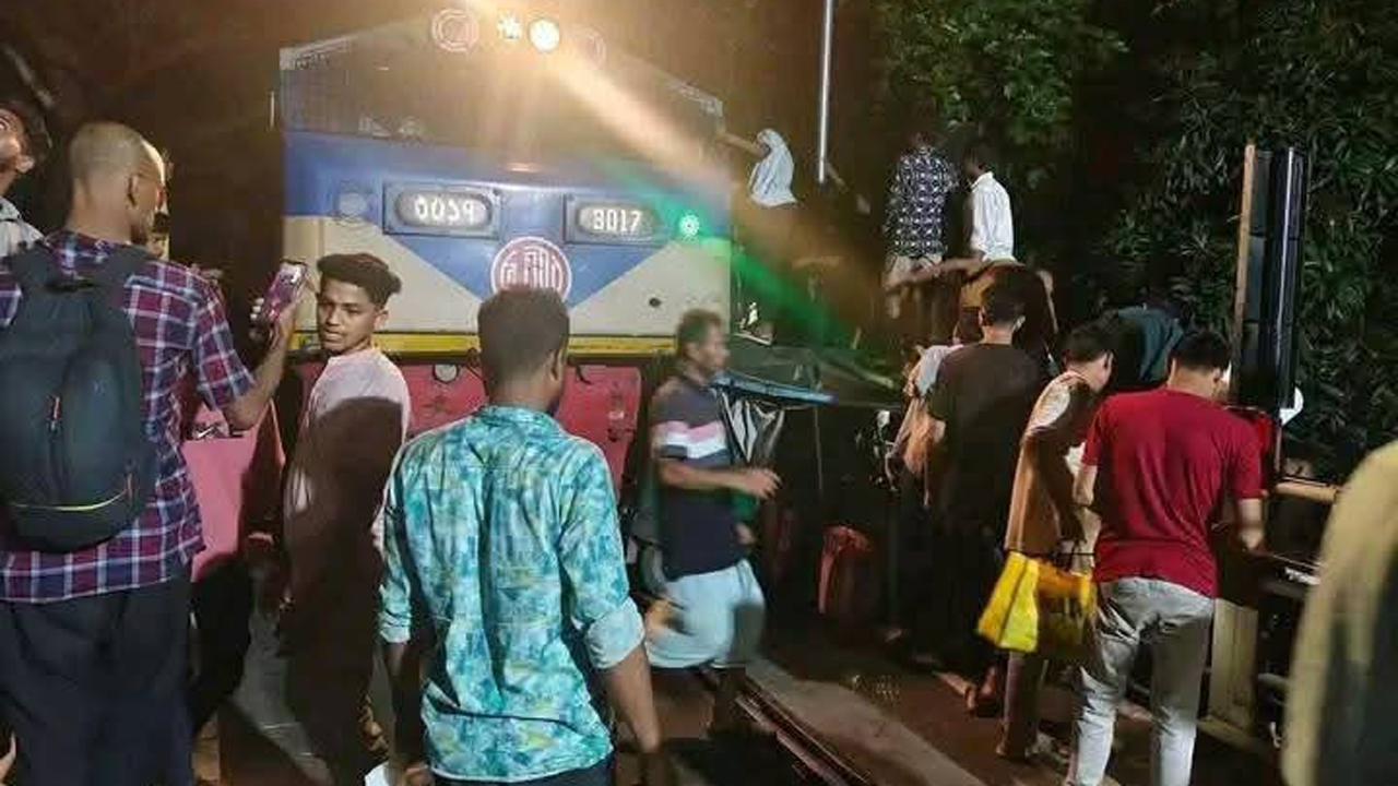 কালুরঘাট সেতুতে দুর্ঘটনা: বরখাস্ত ৪ রেলকর্মী, তদন্ত কমিটি গঠন