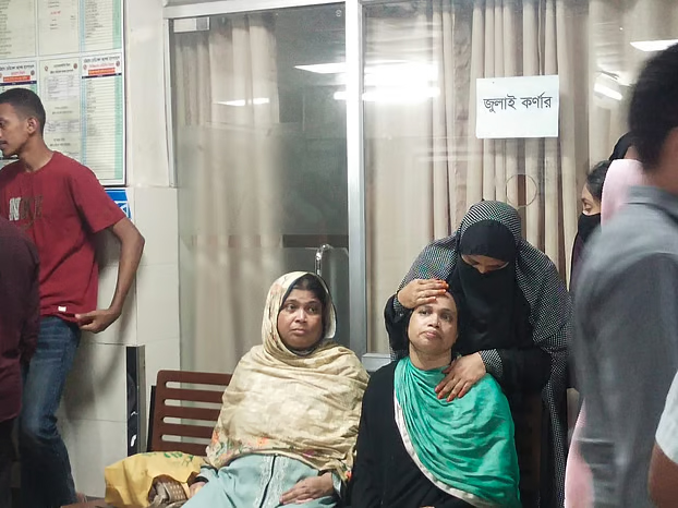 লাশঘরের সামনে মায়ের আর্তনাদ, ছেলের রক্তাক্ত দেহ জড়িয়ে অঝোরে কাঁদলেন বাবা