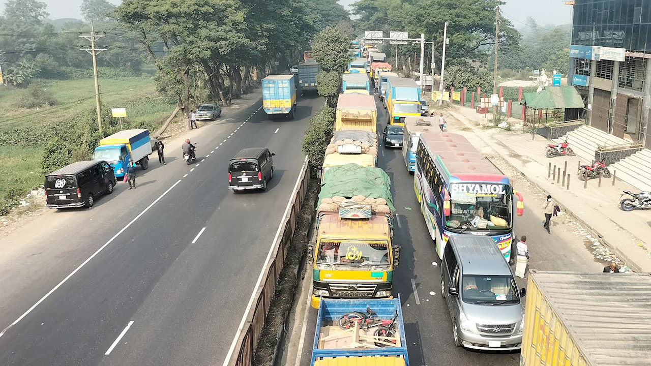 ঢাকা-চট্টগ্রাম মহাসড়কে যান চলাচল স্বাভাবিক