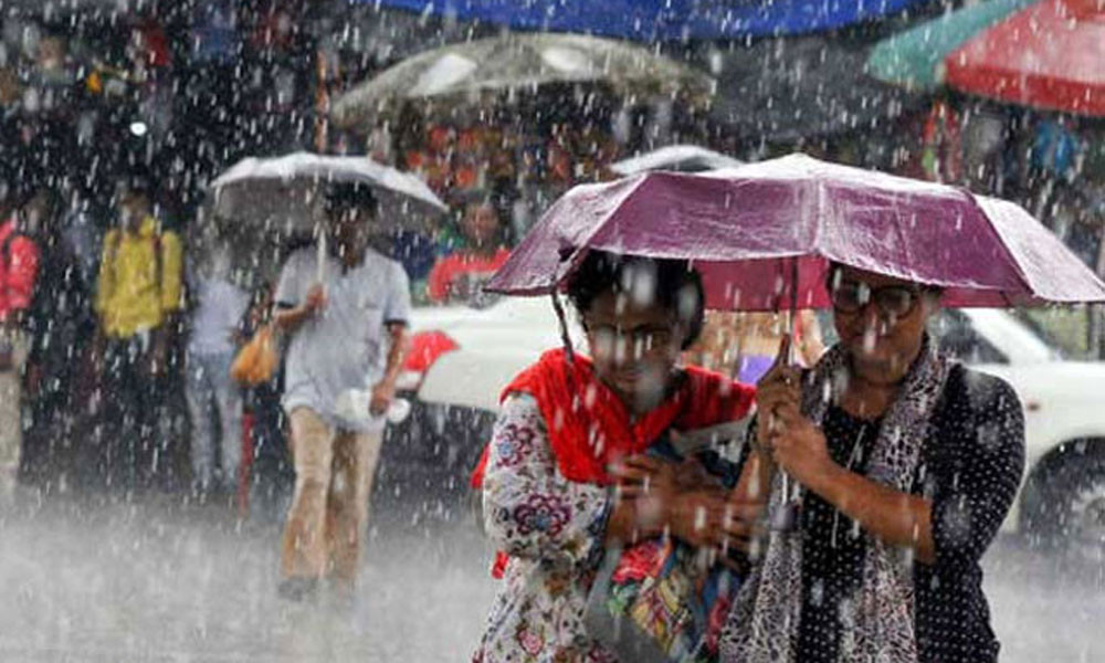ঢাকায় বৃষ্টির আভাস, শিগগিরই কমছে না গরম