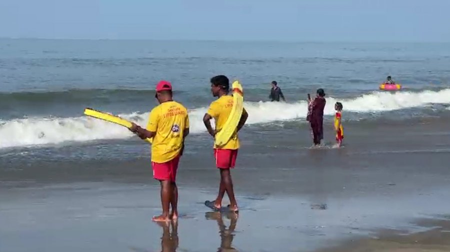 অর্থসংকটে বন্ধ হচ্ছে সৈকতের লাইফগার্ড সেবা, বাড়বে মৃত্যুঝুঁকি