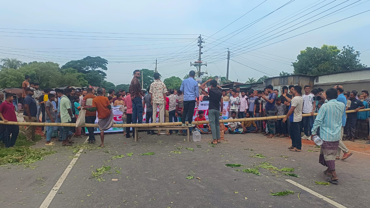 দুই মহাসড়ক অবরোধ, দক্ষিণাঞ্চলের সঙ্গে ঢাকার যান চলাচল বন্ধ