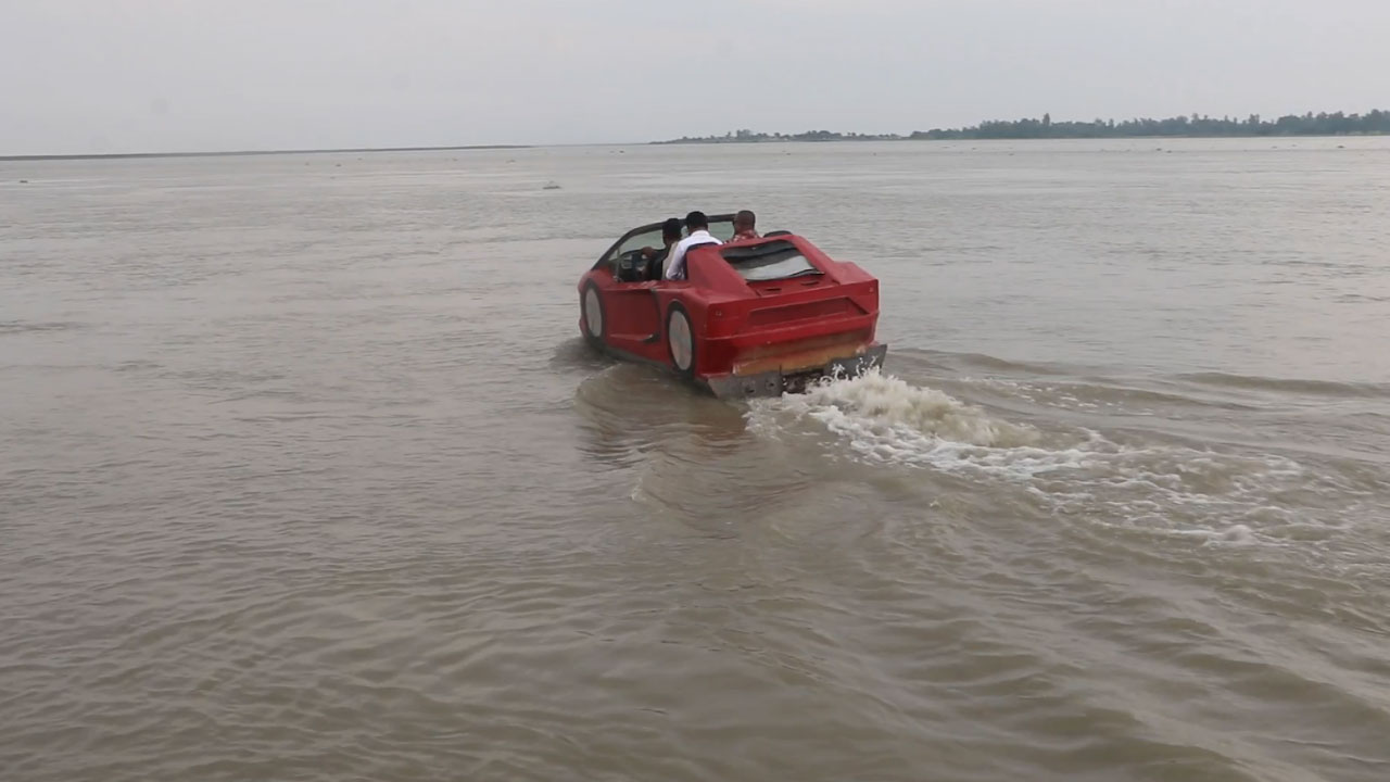 নদীতে ছুটছে রাহাতের ‘ল্যাম্বরগিনি’