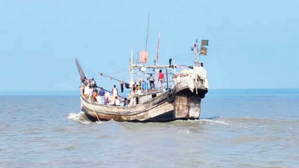 ১৭ দিন ধরে নিখোঁজ ১৮ জেলে