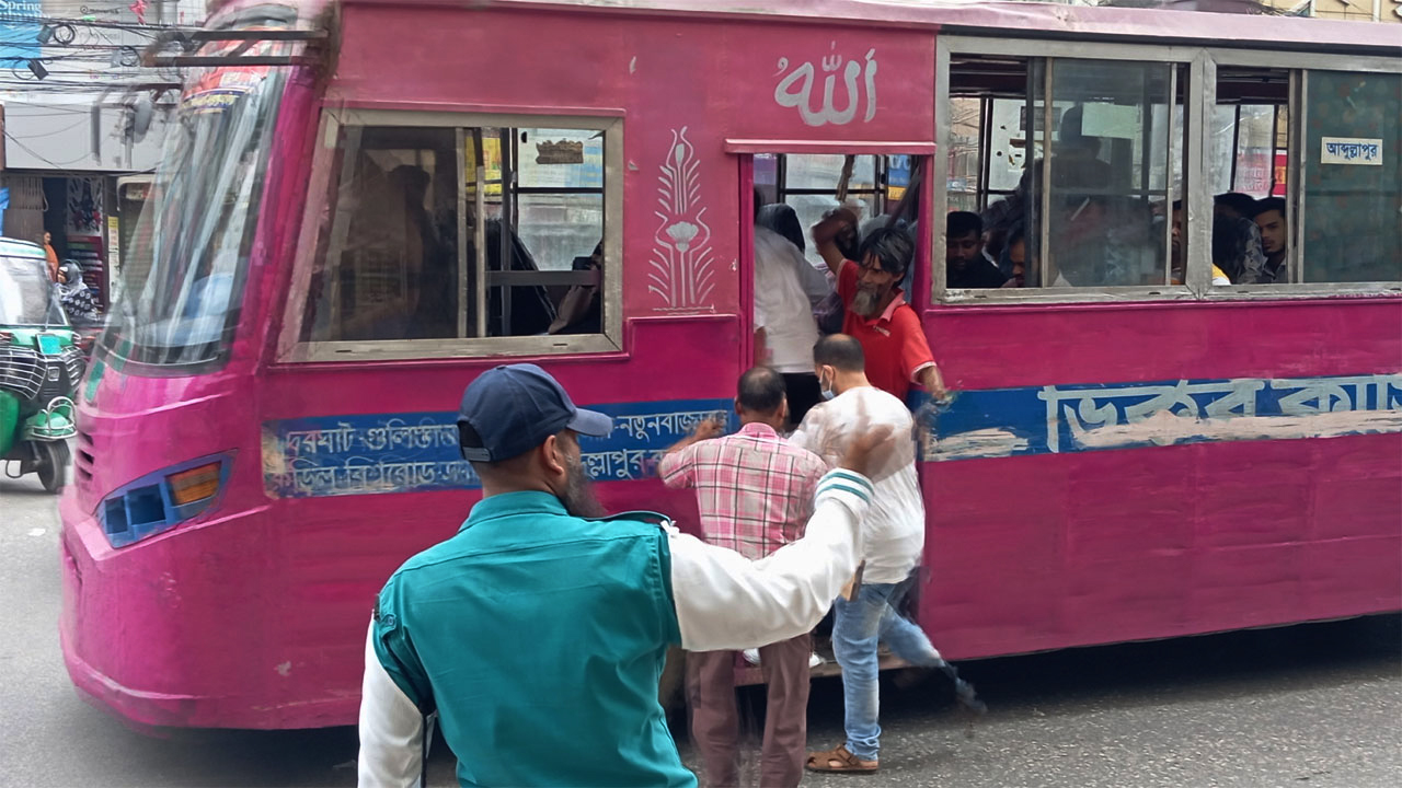 রঙিন বাস, ফিকে বাস্তবতা!