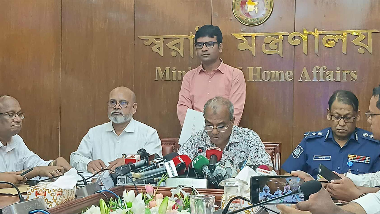 ২৪ সেপ্টেম্বর থেকে দুর্গাপূজা উপলক্ষ্যে মাঠে থাকবে আইনশৃঙ্খলা বাহিনী