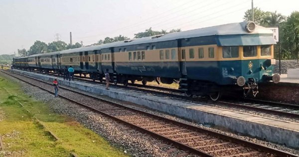 বনানীতে চলন্ত ট্রেন থেকে পড়ে যুবকের মৃত্যু