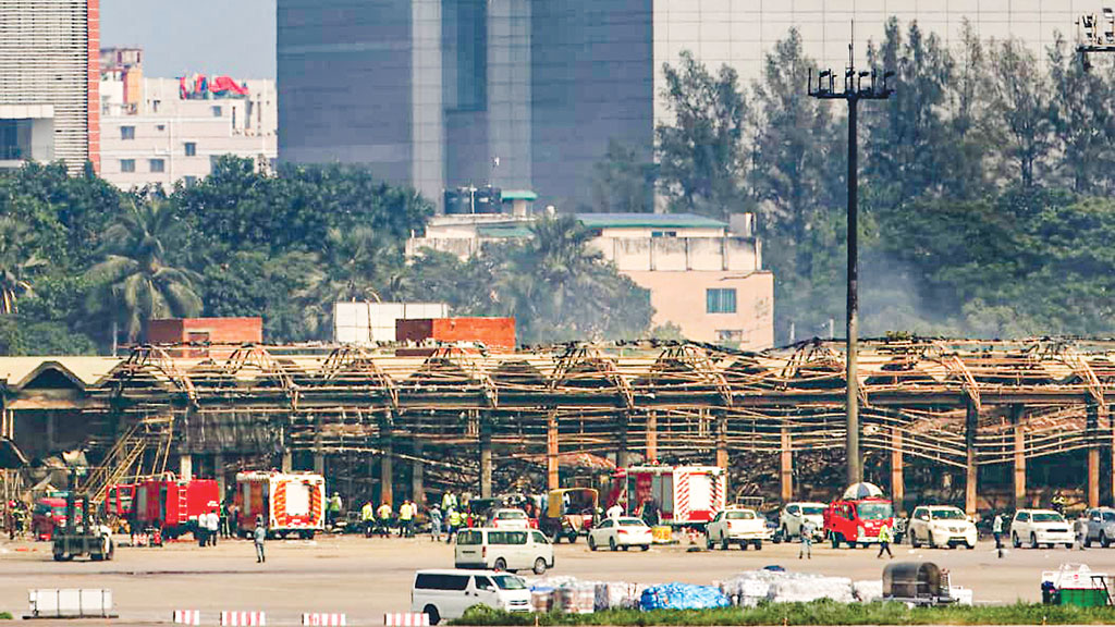 দেশের ক্ষুদ্র থেকে বৃহৎ অনেক ব্যবসায়ীর পণ্য আগুনে পুড়ে ছাই