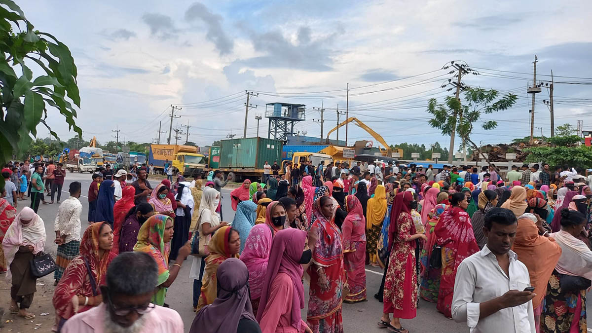 সীতাকুণ্ডে মারস টেক্সটাইলের শ্রমিকদের মহাসড়ক অবরোধ 