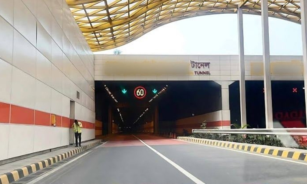 কর্ণফুলী টানেলে বাস উল্টে আহত ৫
