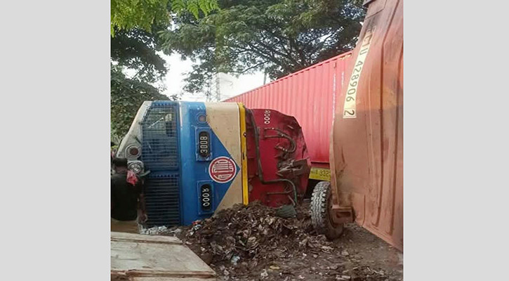 চট্টগ্রামের সাগরিকায় ট্রাক ও মালবাহী ট্রেনের সংঘর্ষ!