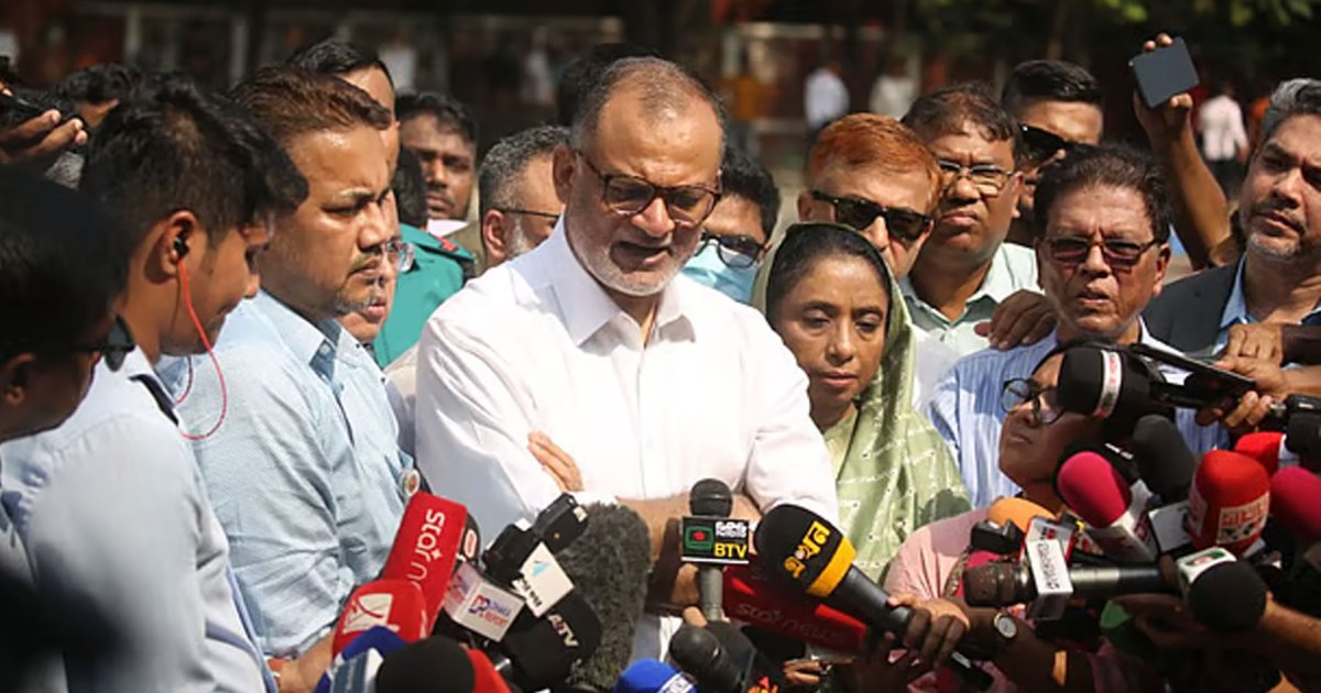 সব আগুনে পুড়ে ধ্বংস হয়েছে: উপদেষ্টা শেখ বশির