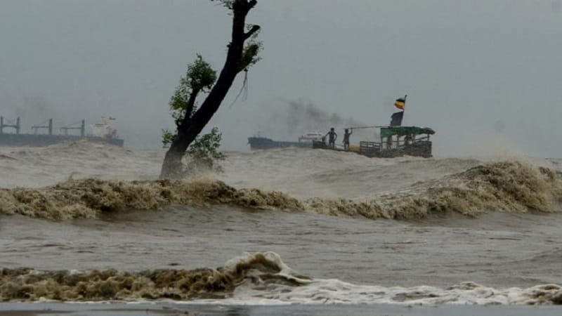 প্রবল বেগে ধেয়ে আসছে ঘূর্ণিঝড় ‘মোন্থা’, বেড়েছে বাতাসের গতিবেগ